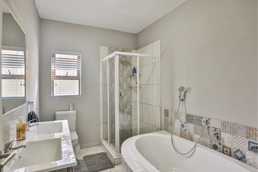 7 Bedroom Property for Sale in Melodie North West